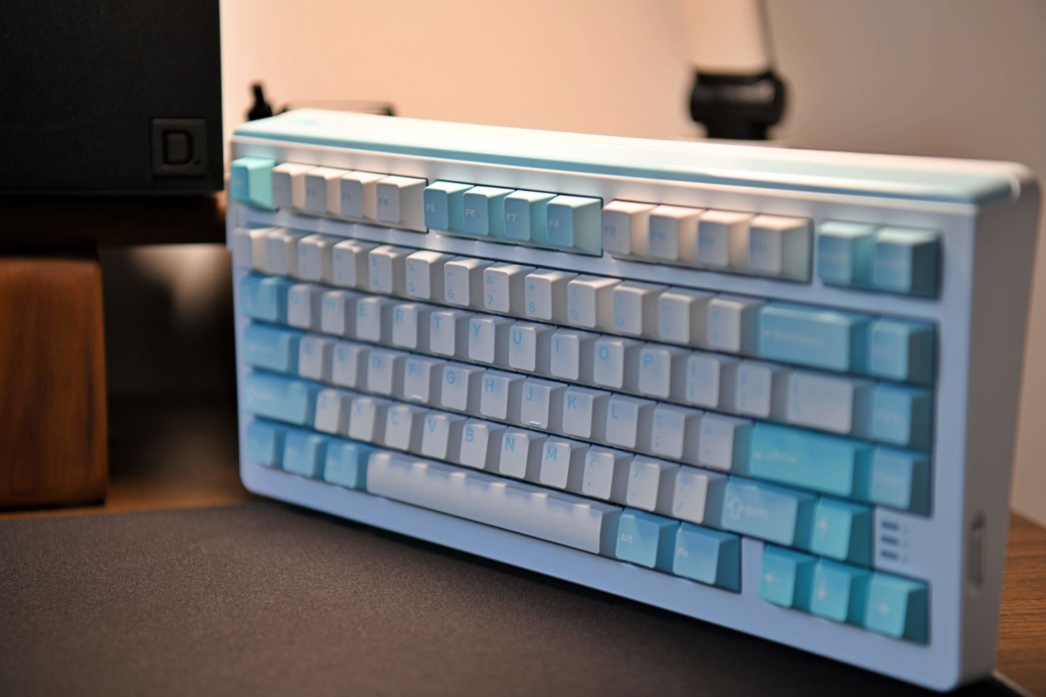 量产最强柔和手感：达尔优A81三模机械键盘