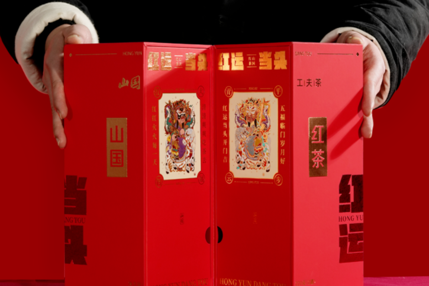 就用这盒中国红，开启新年鸿运！