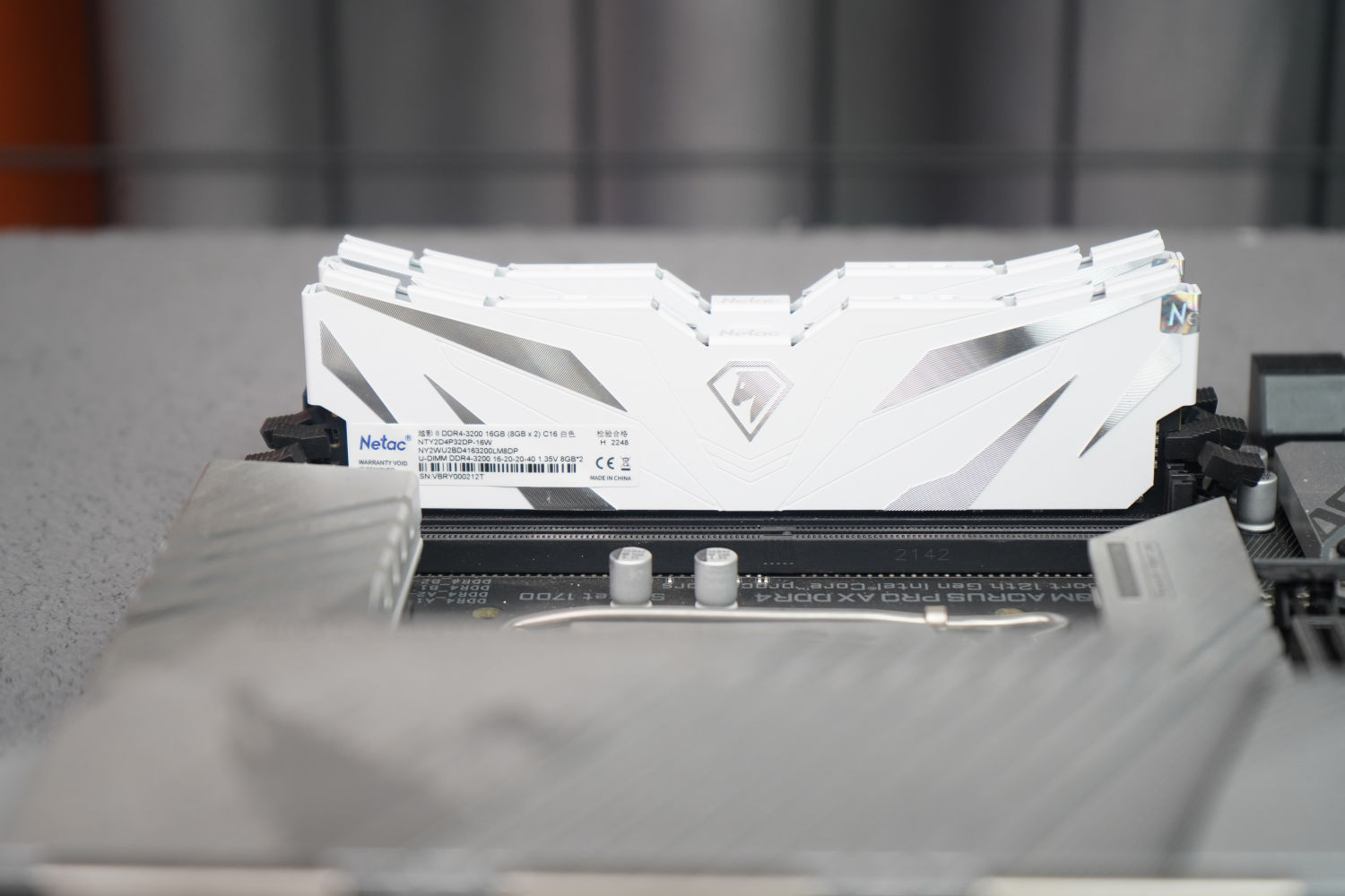 朗科越影II DDR4-3200 8G*2：电竞性能拉满