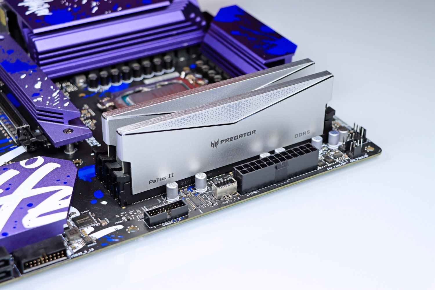宏碁掠夺者 Pallas II 凌霜 DDR5 6000