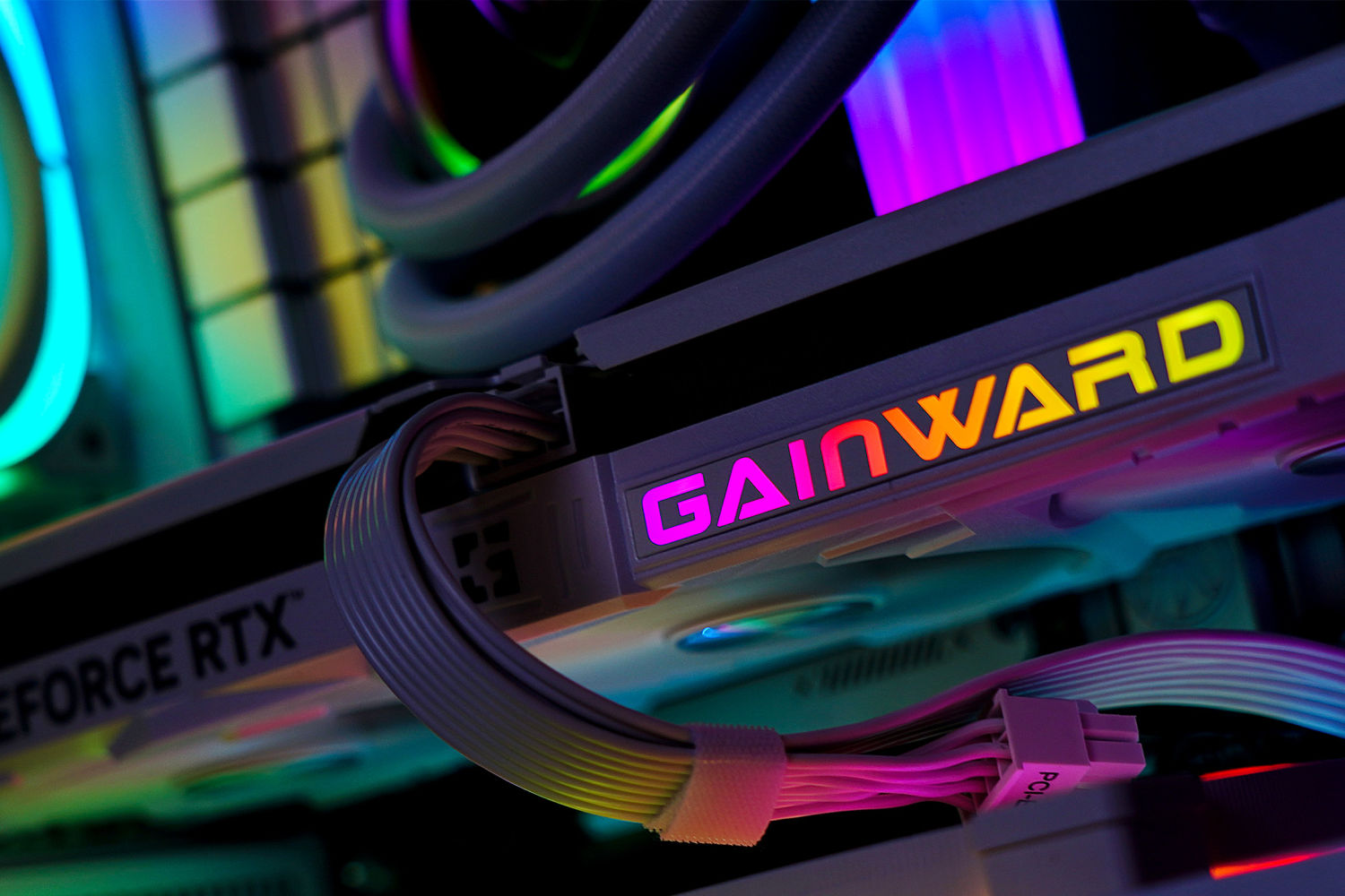 更小更省电，耕升 RTX 4070 踏雪白色装机评测