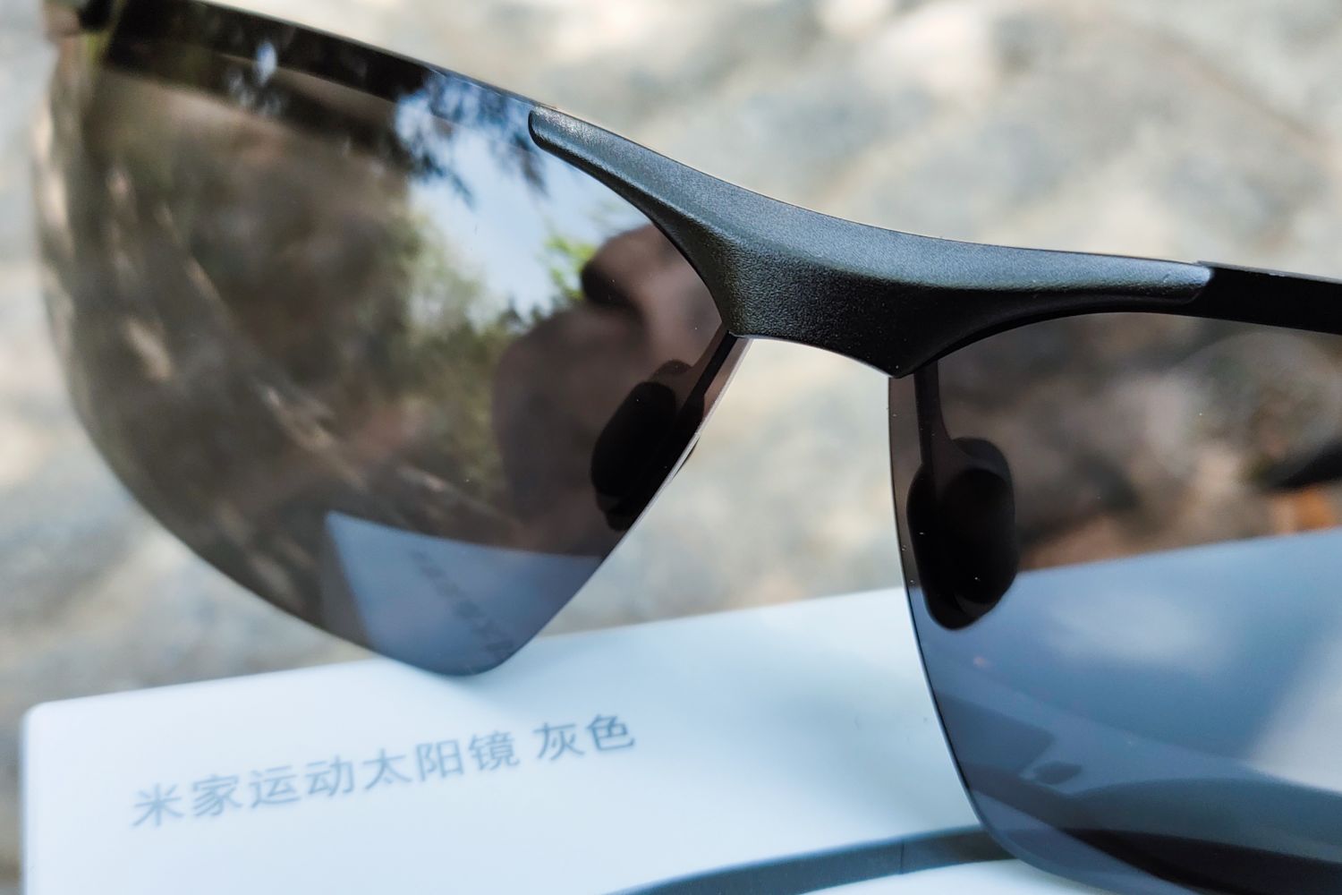 轻盈无感防眩光不刺眼，米家运动太阳镜