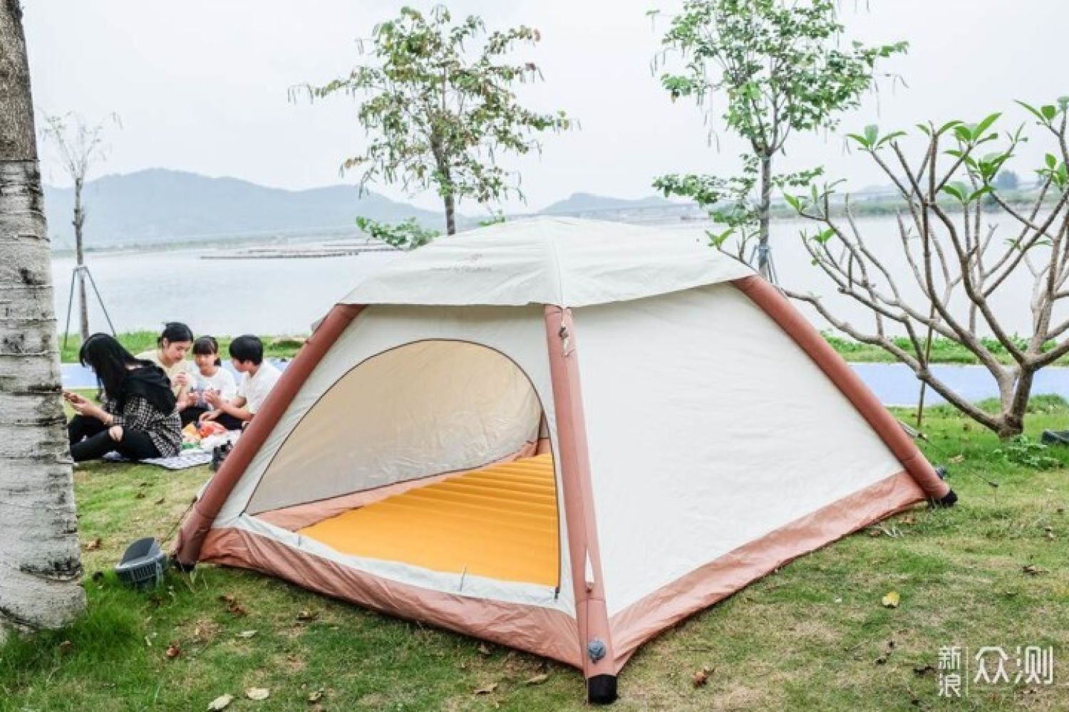 3分钟搭建完成，一宿一键自动充气帐篷体验
