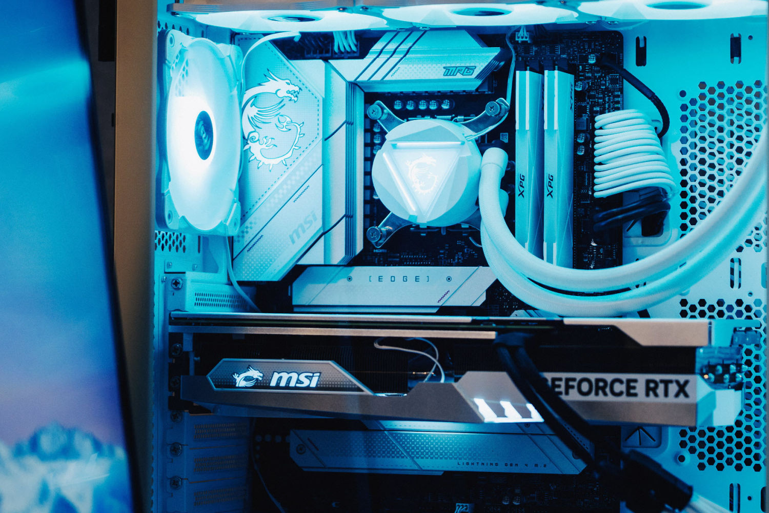 绝对冷酷的2K游戏之选 微星RTX4070Ti白龙显卡