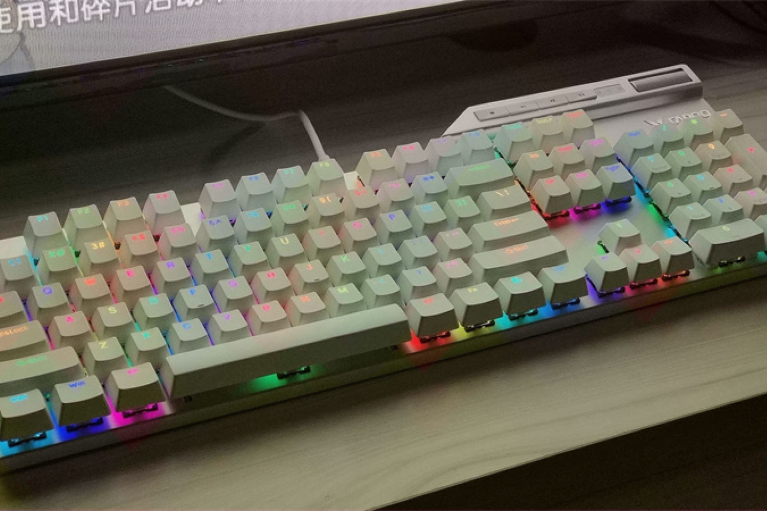全尺寸、可编程、热插拔 - 雷柏V700 DIY键盘