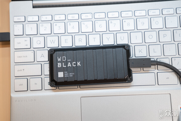 西数BLACK P40移动SSD体验，又小又快的好工具_新浪众测