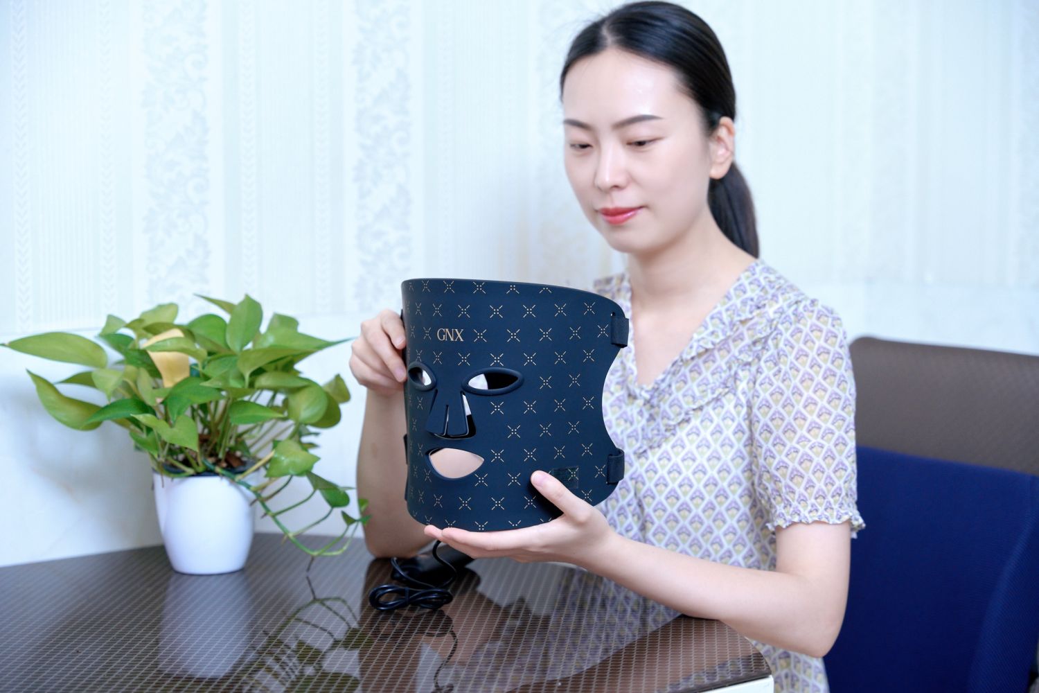 面罩式美容仪？用GNX纪恩诗美肤可以更快速！