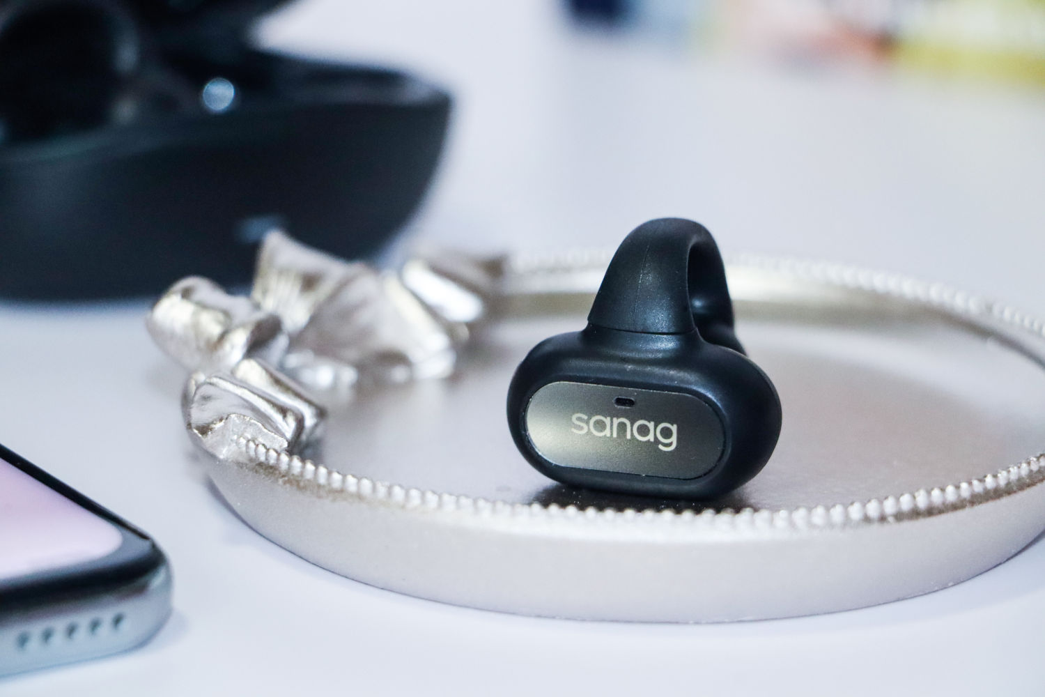 舒适轻盈，开放式耳机带来全新听觉体验！