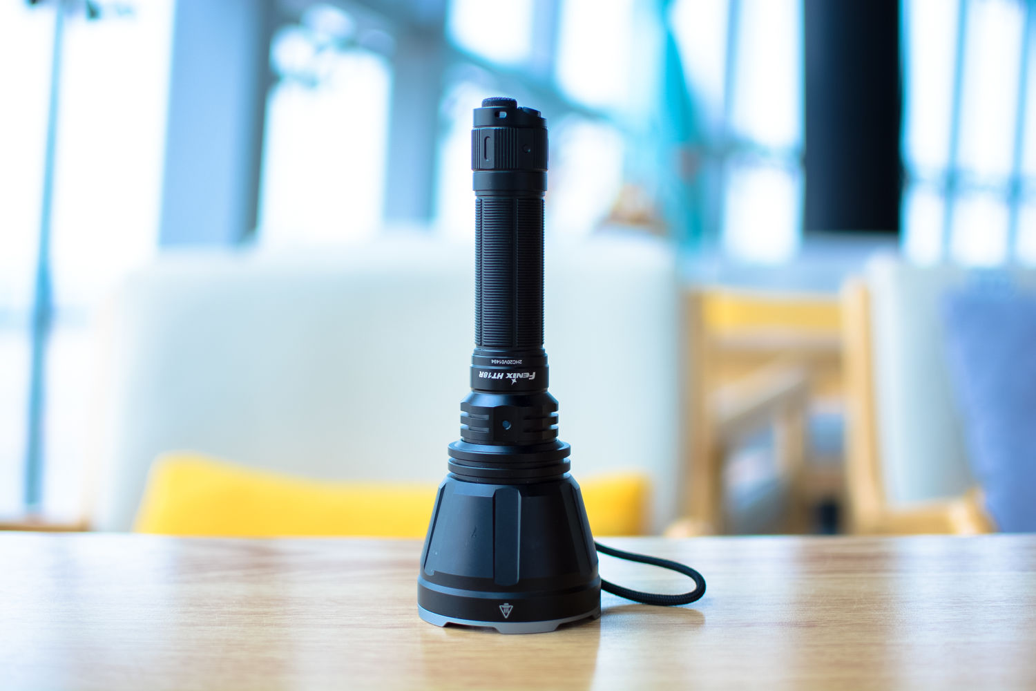 可以照射到云层！FENIX HT18R战术手电评测