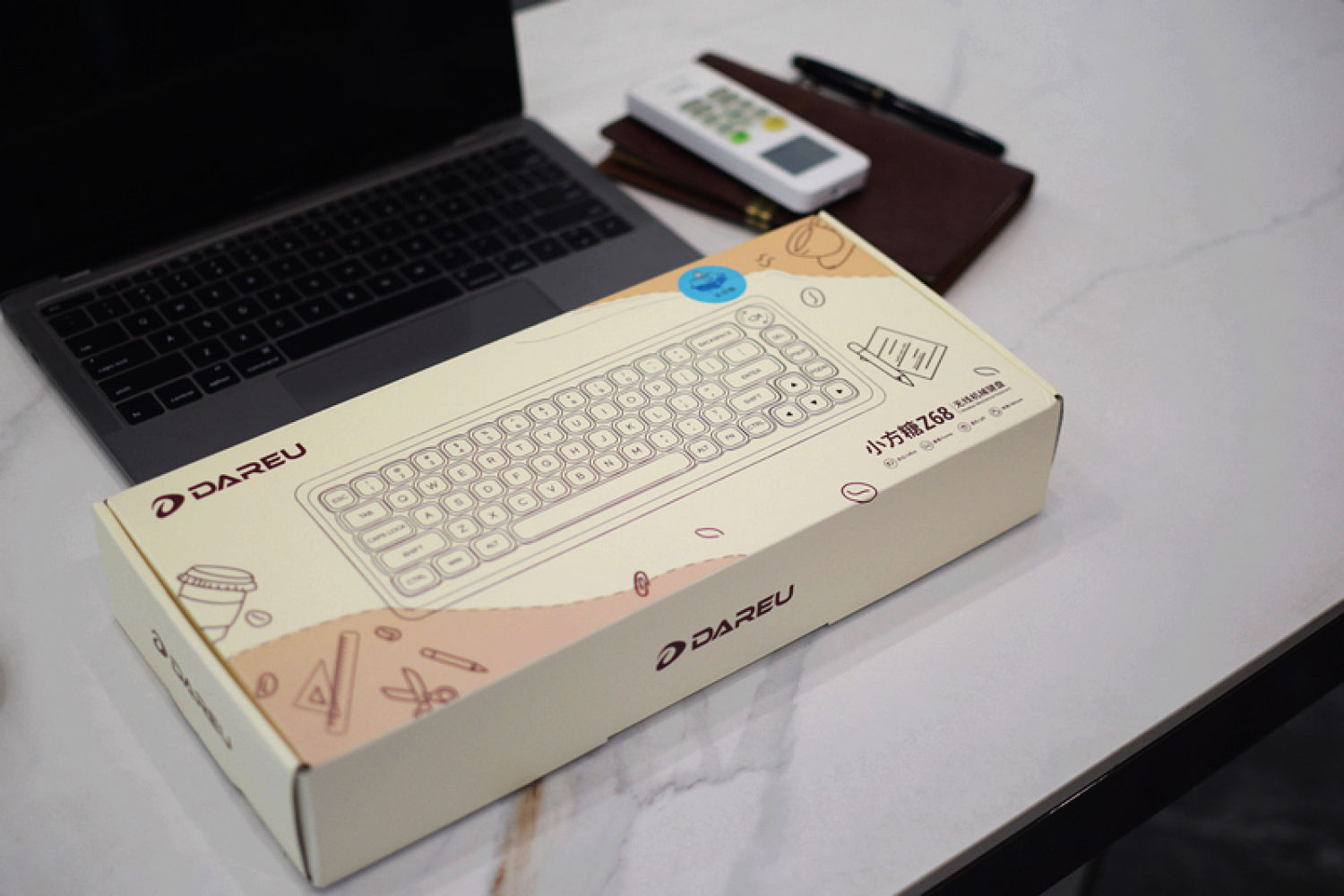 达尔优小方糖Z68三模机械键盘舒适与颜值并存