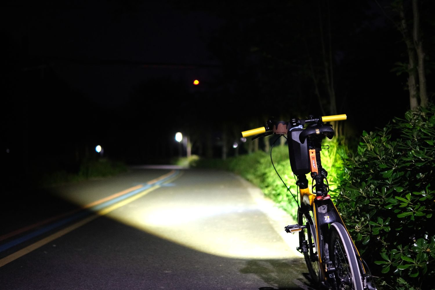 又是一年夜骑时，迈极炫CBL1600X照亮晚间的路
