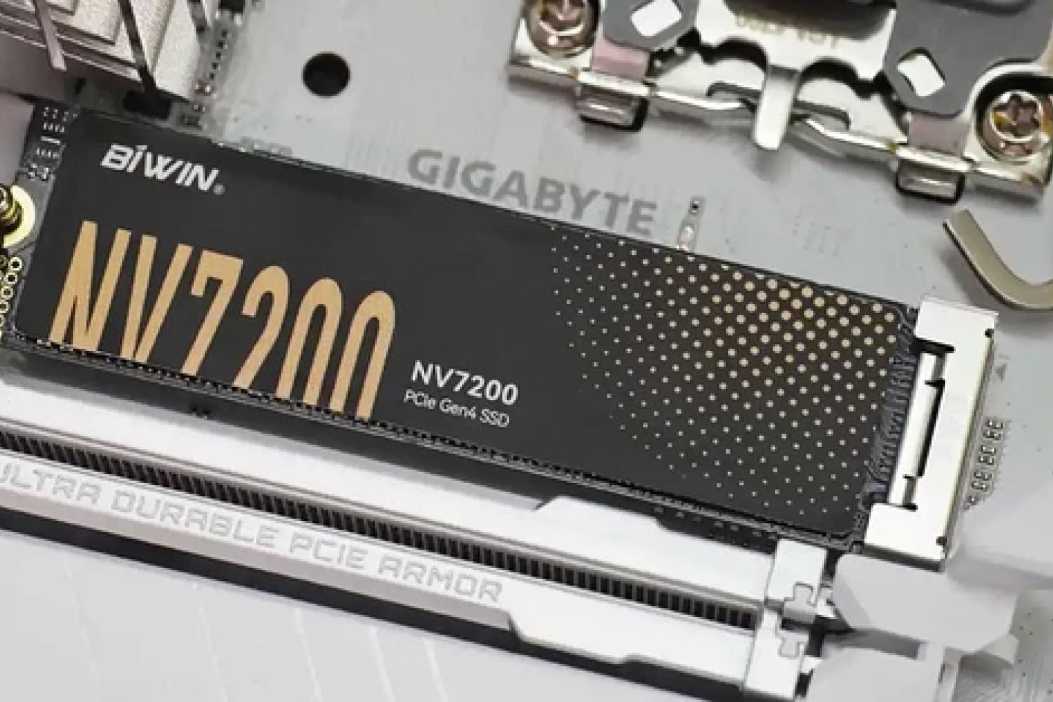7200MB/s传输+超强控温，佰维NV7200 1TB SSD