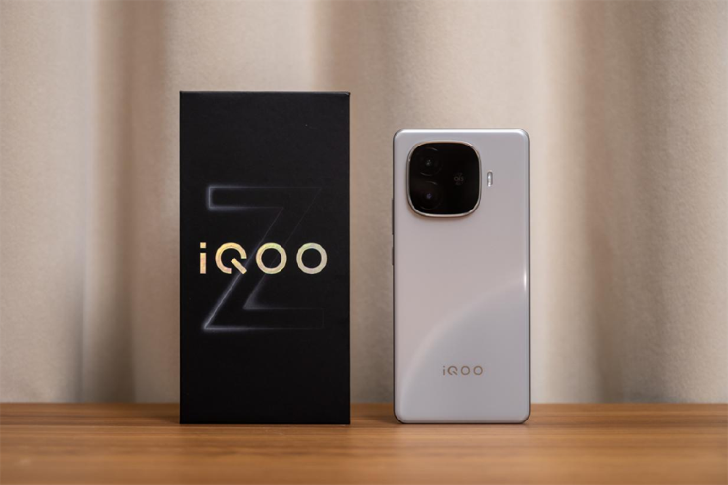 iQOO Z9 Turbo+：天玑9300+搭配自研Q1芯片