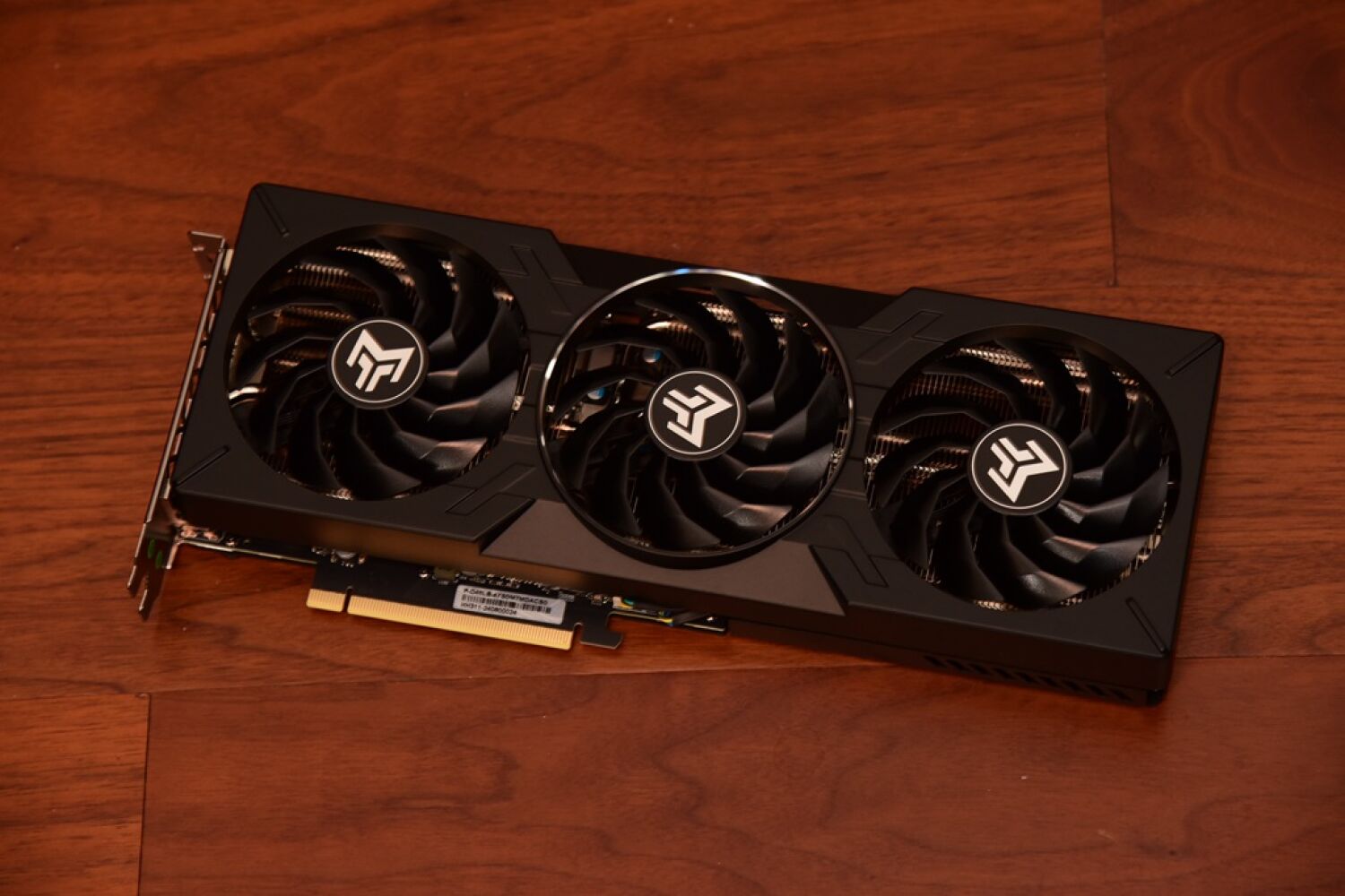 游戏利器！影驰RTX 4070S金属大师黑武士体验