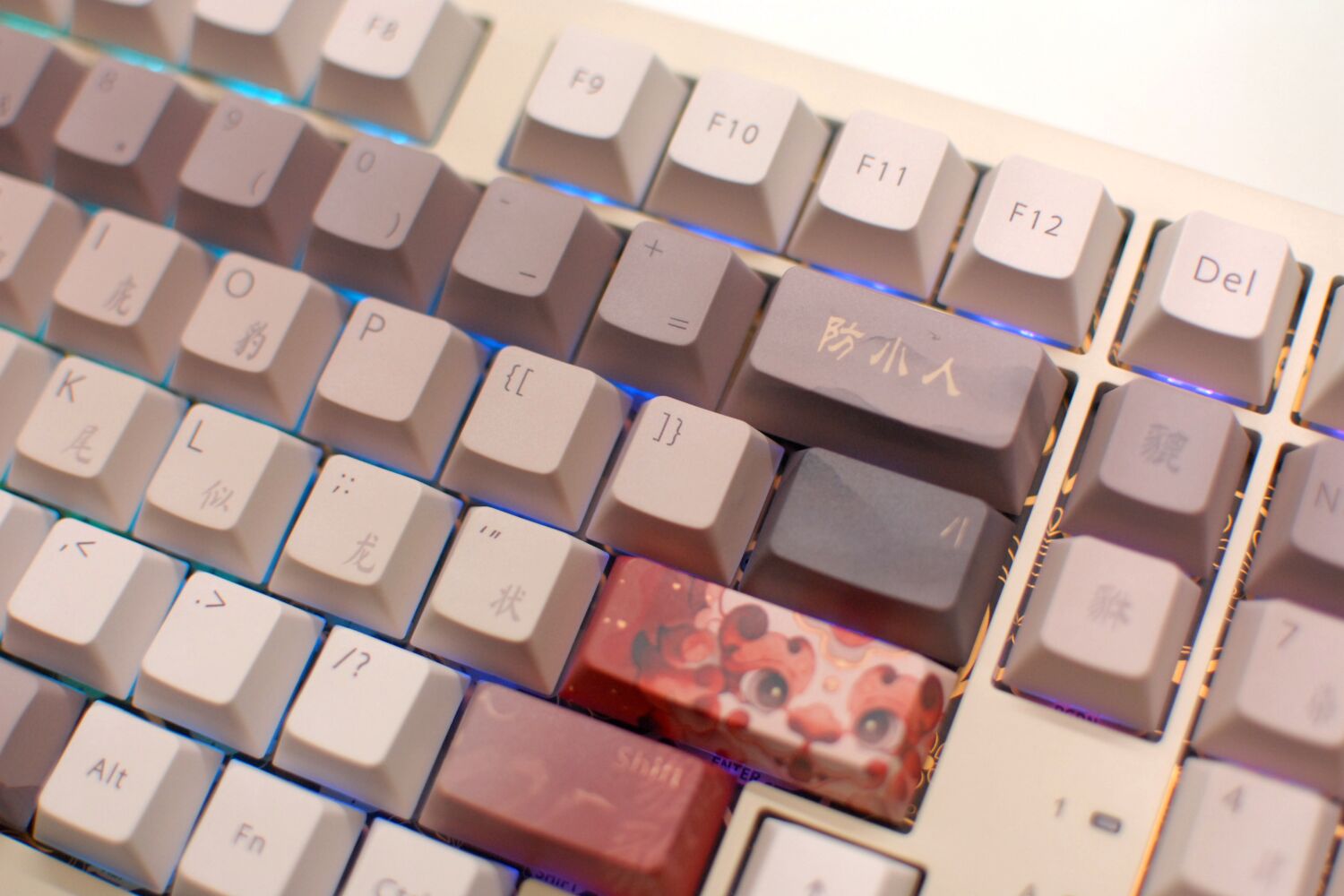SKN 貔貅三模机械键盘：指尖跃动的财富之兽