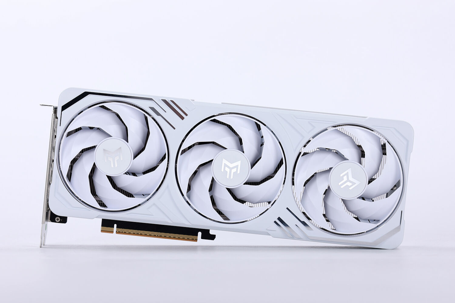 甜度拉满，性能超4060Ti，RTX5060显卡测评